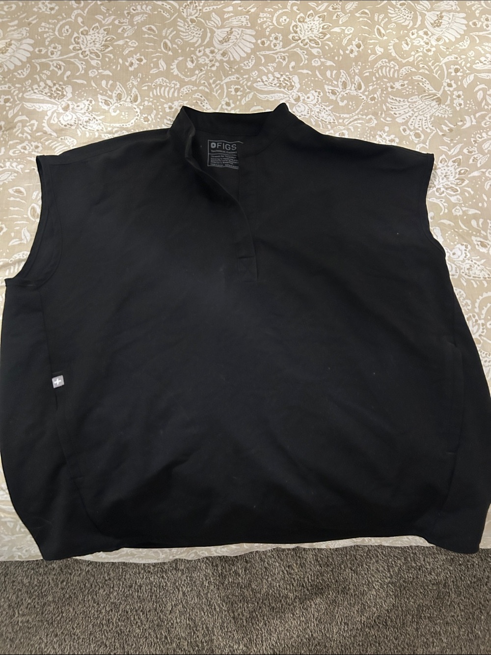 Figs Women’s Black Sleeveless Scrub Top